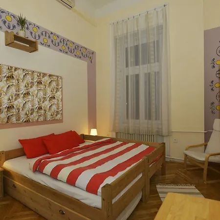 Yolo Hostel *