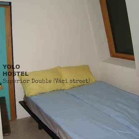 Yolo Hostel *
