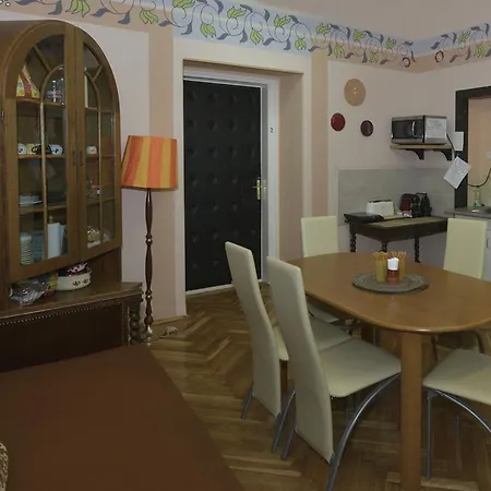 Yolo Hostal *