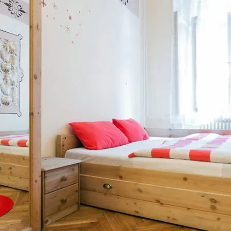 Yolo Hostel *