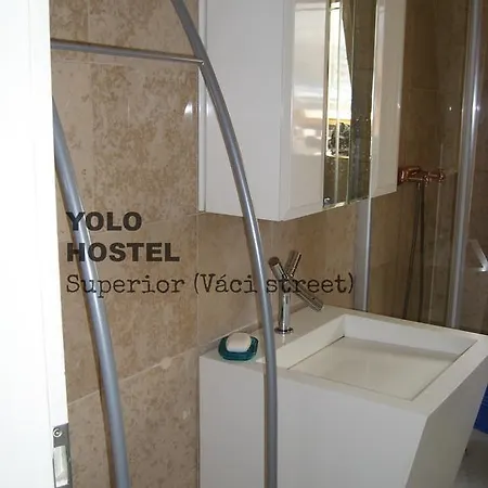 Yolo Hostel *