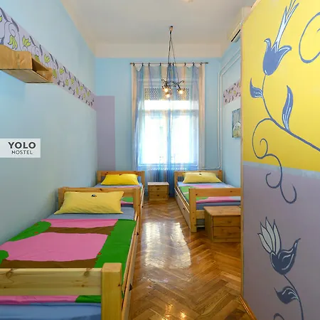 Hostel Yolo *