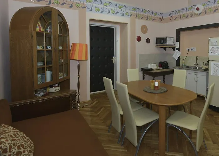 Yolo Hostel *