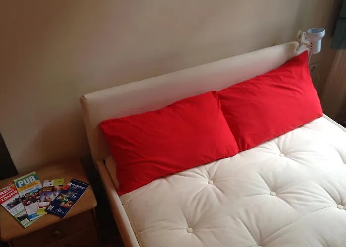 Yolo Hostel *