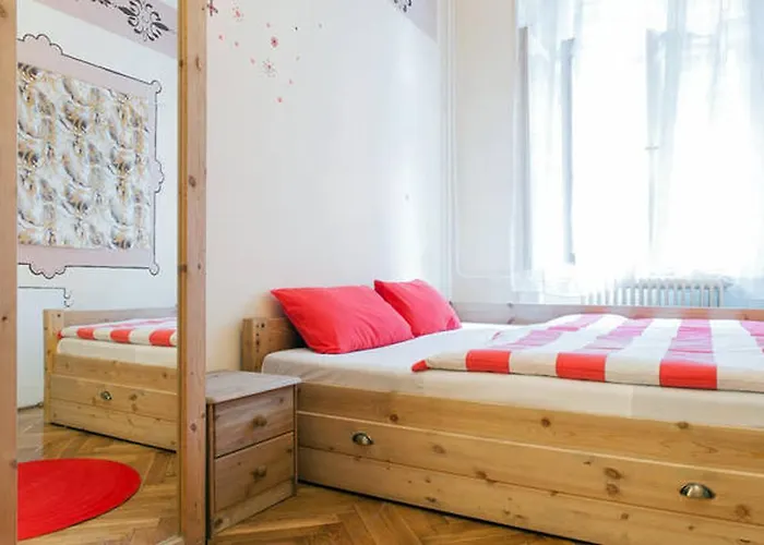 Yolo Hostel *