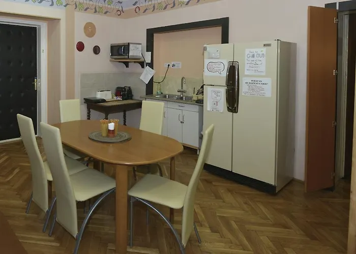 Yolo Hostel