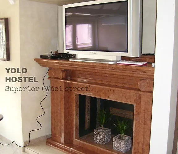 Yolo Hostel