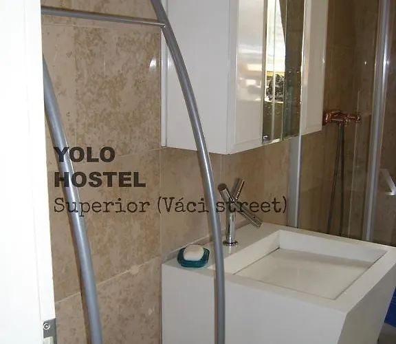Yolo Hostel *